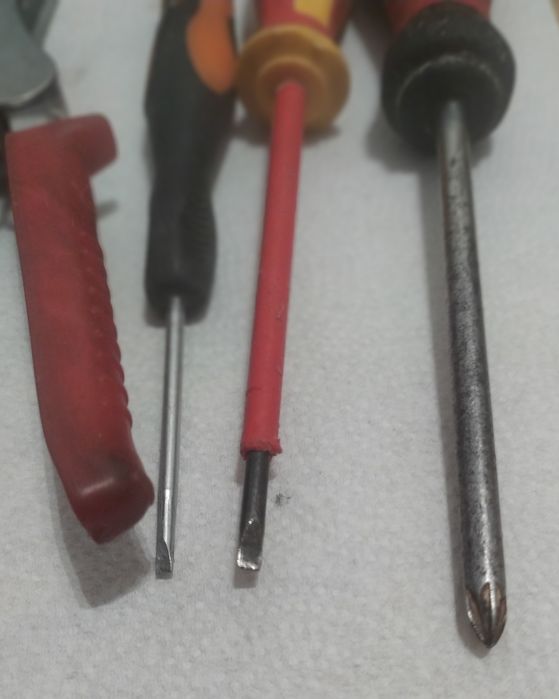 Zestaw: Automatyczny ściągacz Izolacji, Wkrętaki, Śrubokręty.