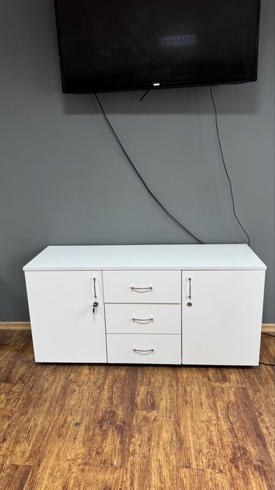 Офісна тумба під телевізор