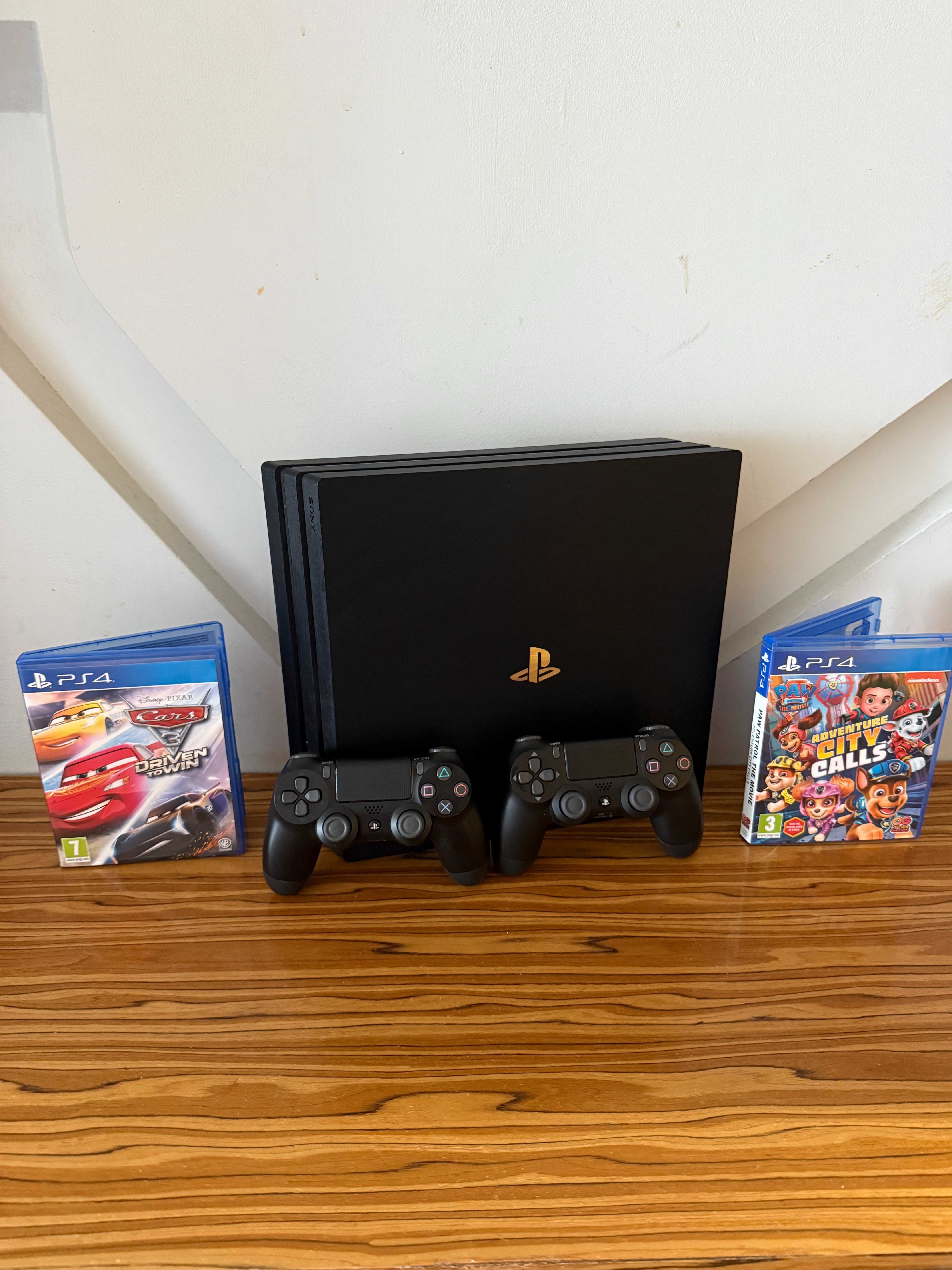 [PS4] Konsola PlayStation 4 Pro 1TB + 2 Pady + 2 Gry