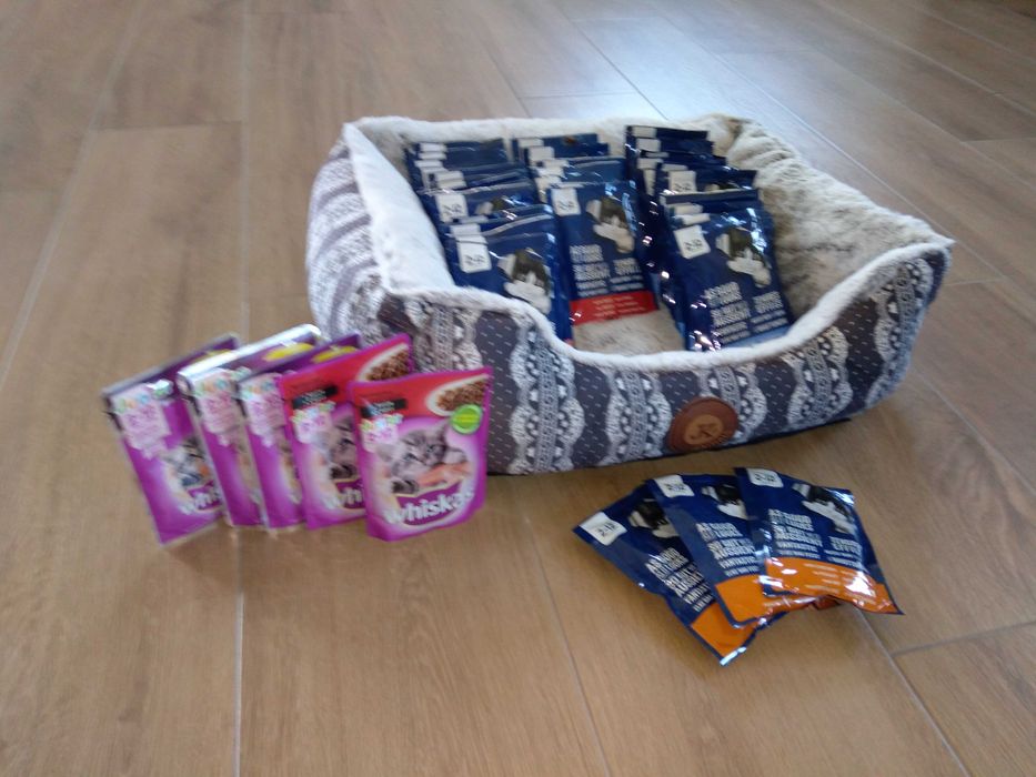 Sprzedam karmę i legowisko dla kotka juniora