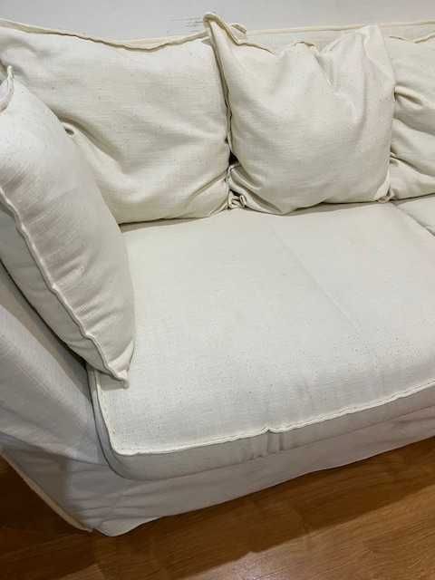Sofá branco da AREA