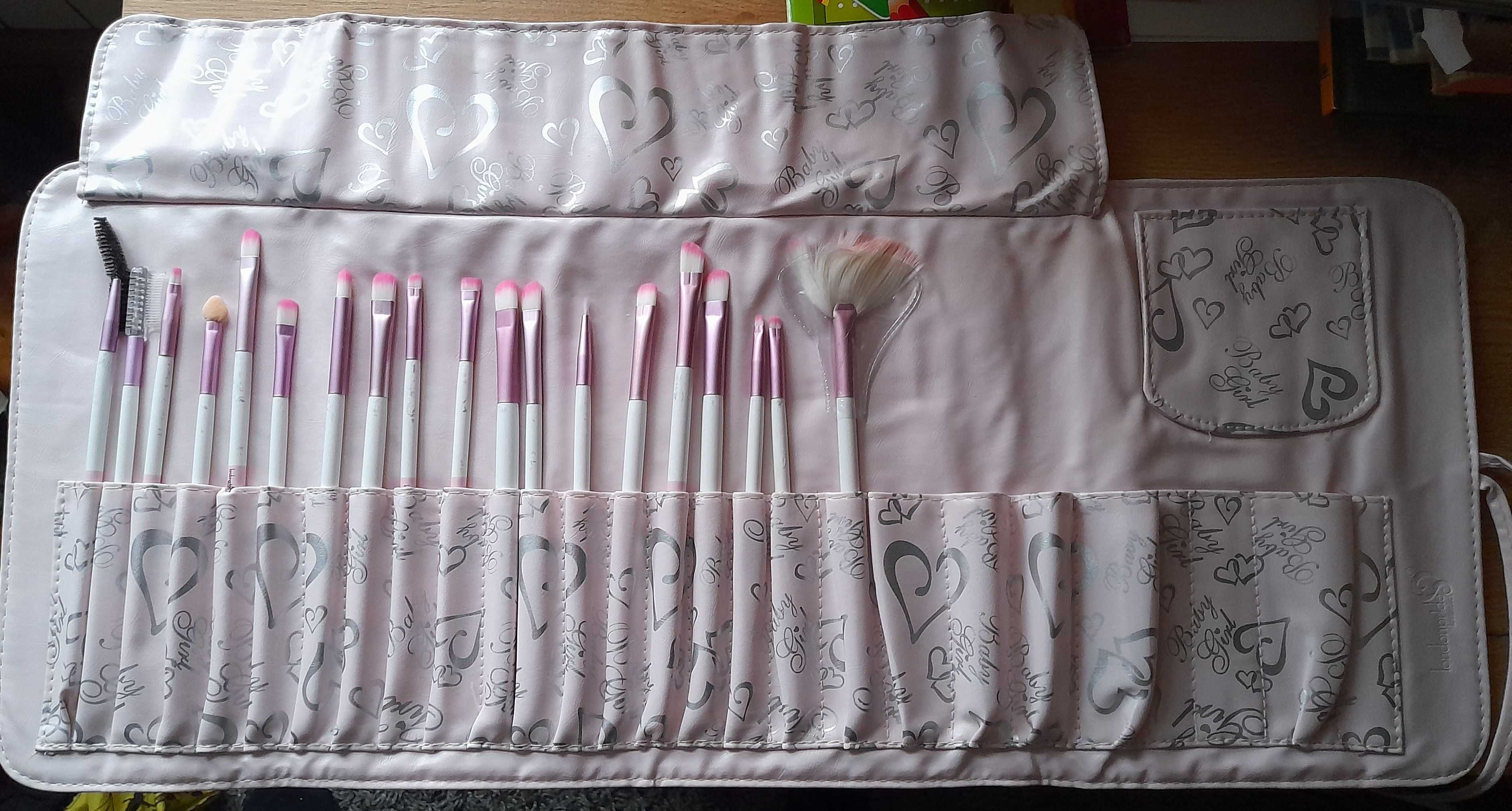 Pędzelki do makijażu+etui- NOWE - 40 zł