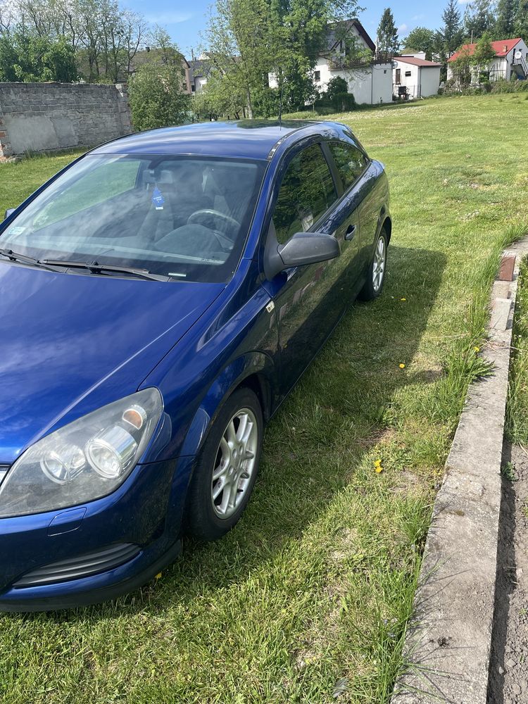 Opel Astra GTC 1.6 benzyna