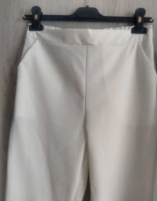 Nowy z metką elegancki garnitur damski z dodatkiem koronki