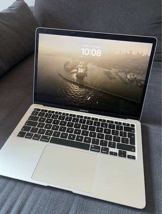 Macbook Air 13 2020 8/512 гарний стан