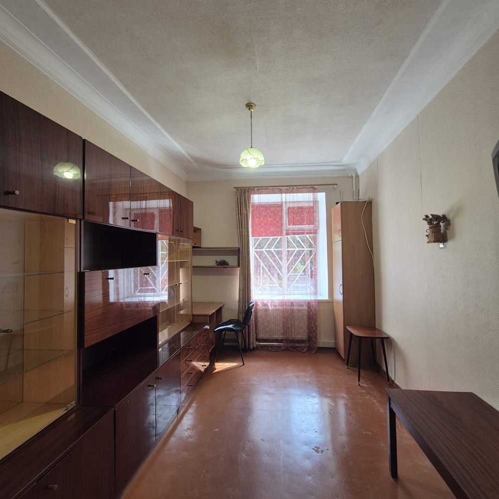 2к.кв з АГВ в центрі !