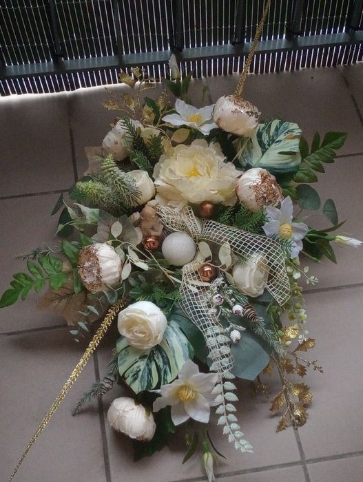 Kompozycja nagrobna świąteczna