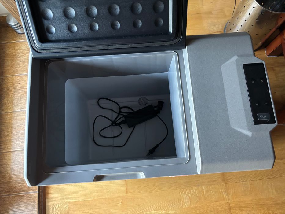 Lodówka samochodowa turystyczna 40l VIGO