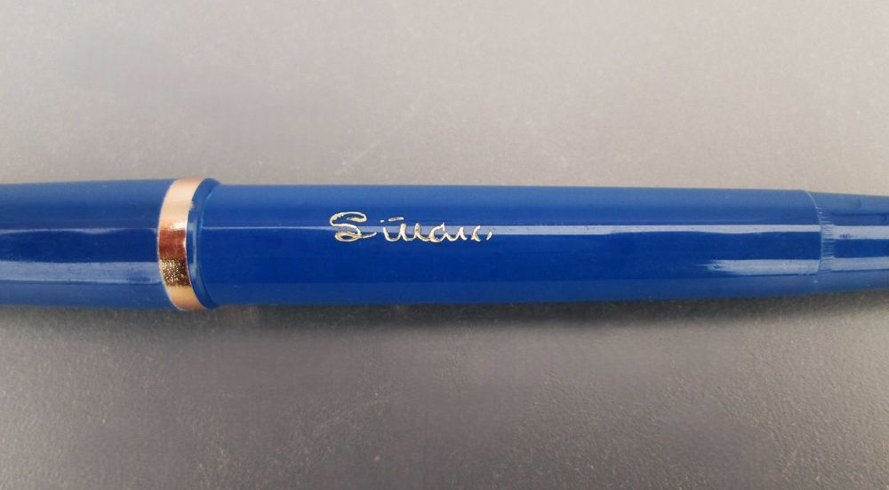 Antiga Caneta de Tinta Permanente STUDIO em cor Azul - NUNCA USADA