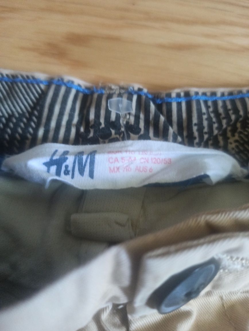 Sprzedam dwie pary krótkich spodenek H&M, r 116
