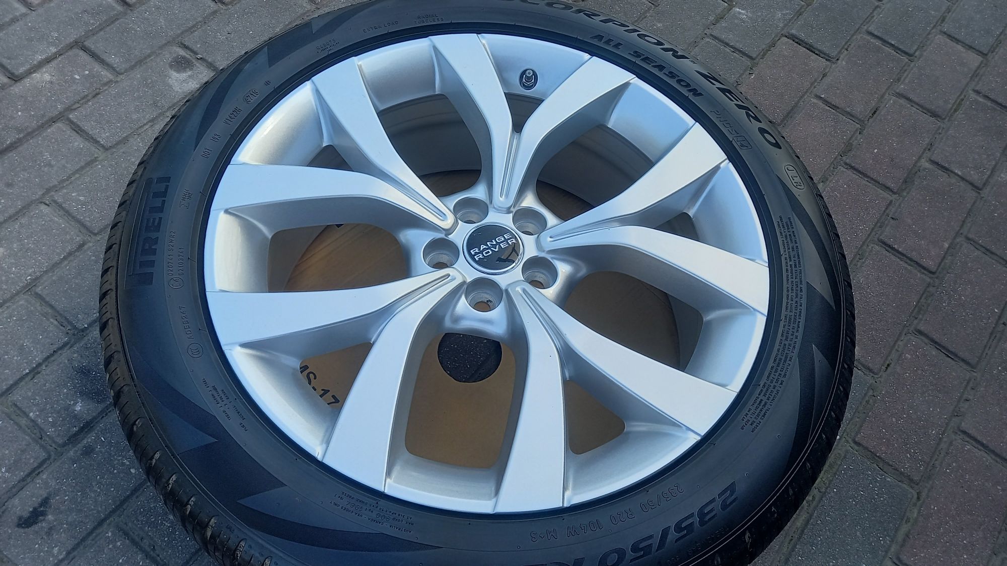 Koła Demo Land Rover Evoque 20" 8J ET 40 5x108 235/50 R20 4szt