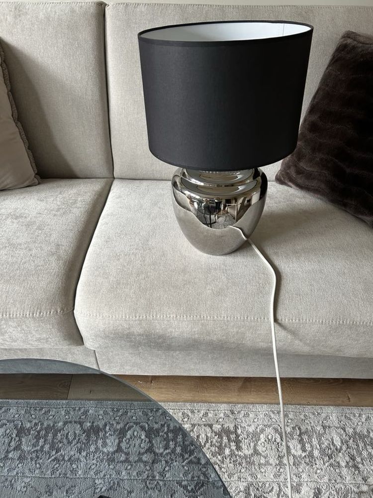 Lampa Ikea srebrna z abażurem.