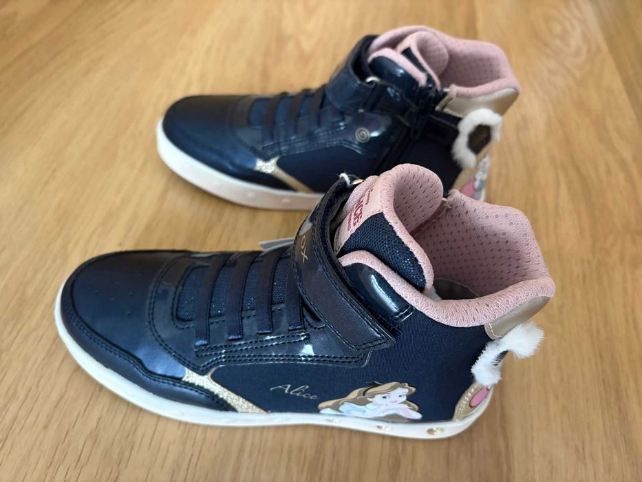 Geox Disney - Alice no País das Maravilhas  - Tamanho 34