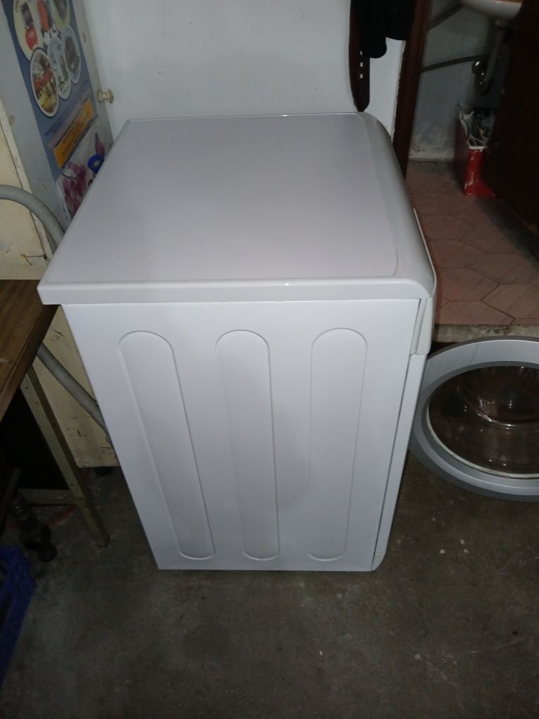 Maquina de lavar roupa marca Indesit