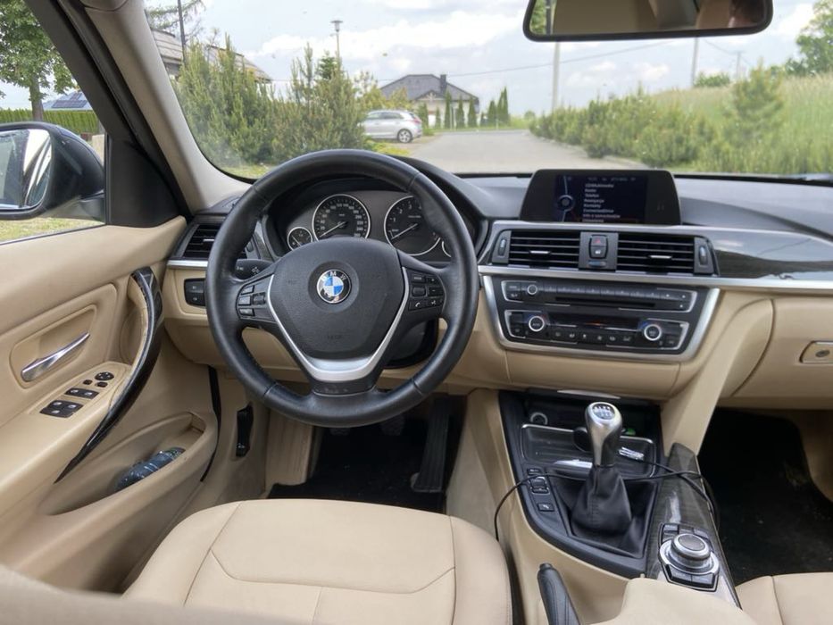 Bmw f30 320i.       …