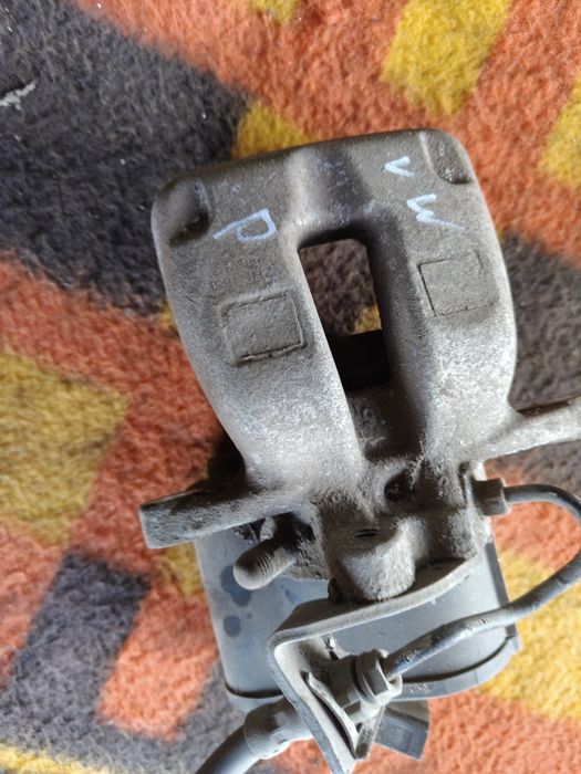 Zacisk hamulcowy tył prawy volkswagen passat b6
