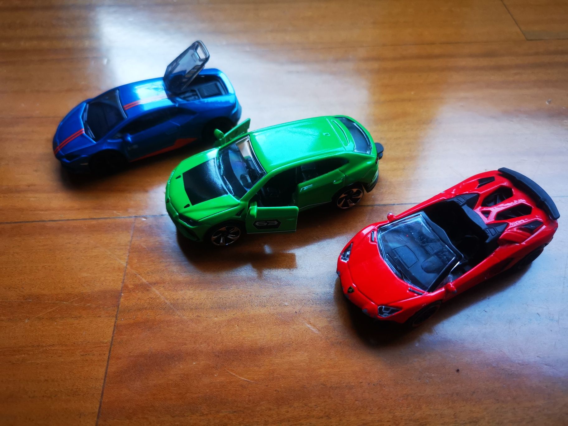 Lamborghini Hot wheels novo com portes incluídos