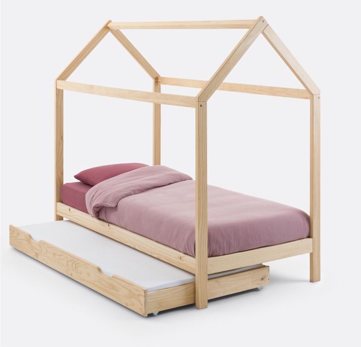 Cama-cabana em pinho maciço + cama gaveta + colchoes.