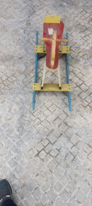 Vendo cavalo madeira antigo em bom estado geral
