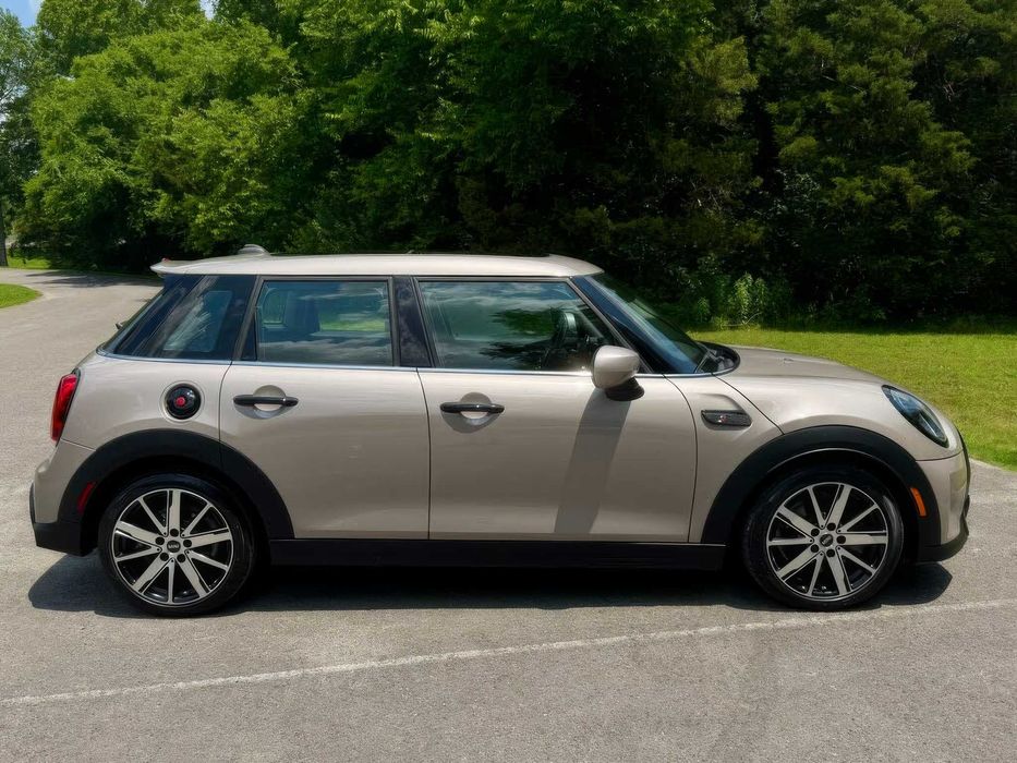 MINI Cooper S 5-Door Hatchback      2022
