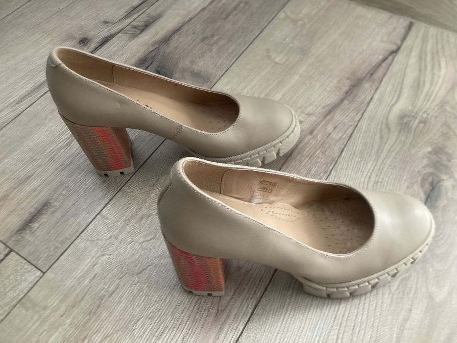 Buty Rusin w kolorze beżowym