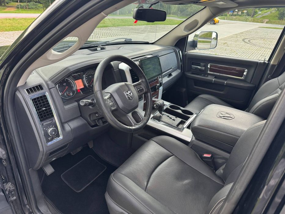 Dodge Ram 1500 Laramie  5.7 hemi 4x4