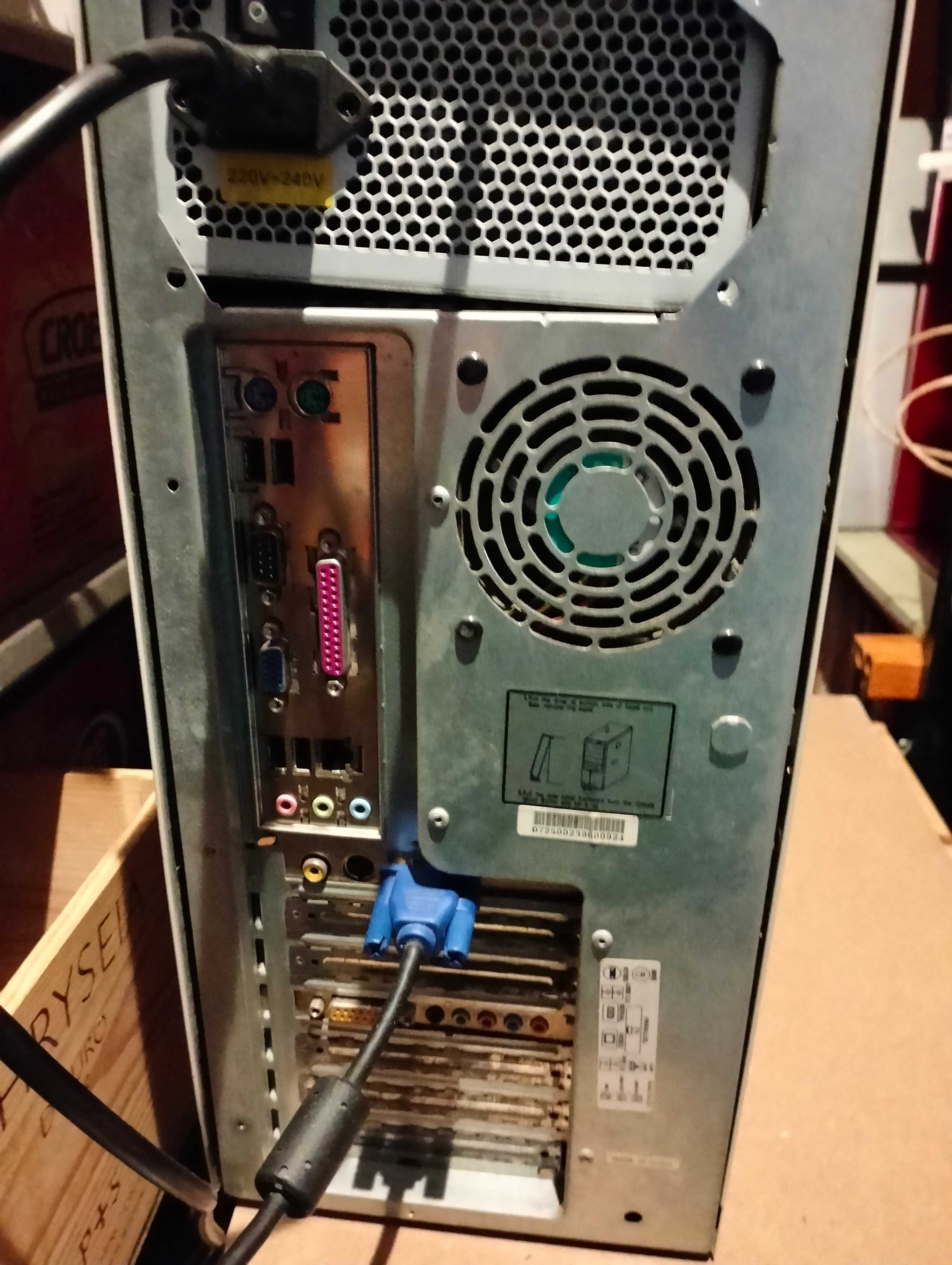 Computador desktop com monitor