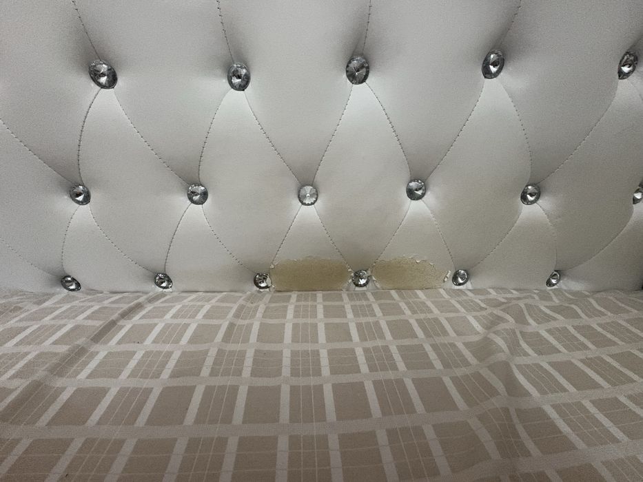 Cama em capitoné com arrumação 160 x 200cm Branco