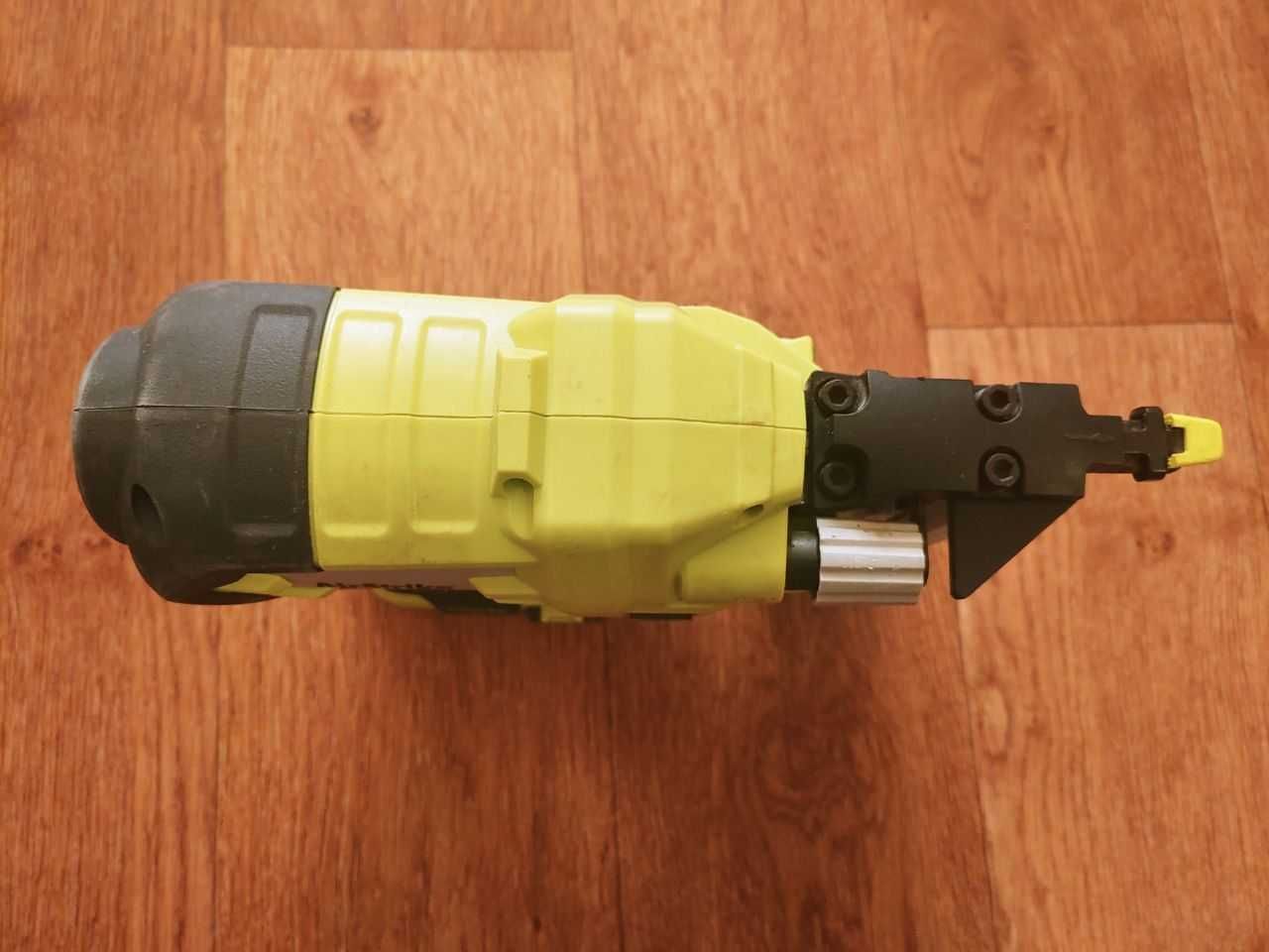 Аккумуляторный строительный степлер Ryobi P360 ONE+ 18V 18GA