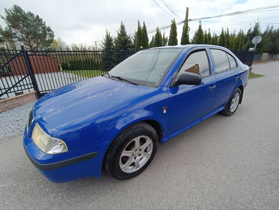 Skoda Octavia 1.6 benzyna + LPG do  ogólnych poprawek