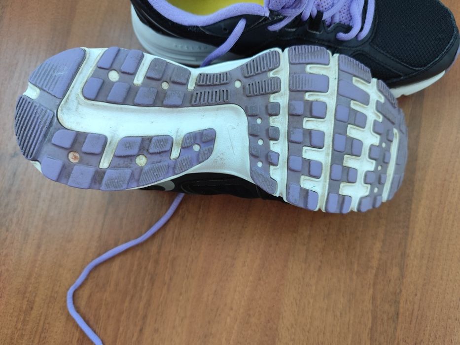 Кросовки NIKE...