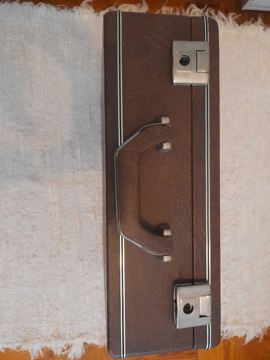 Mala vintage em bom estado