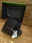 Konsola Xbox x na gwarancji z 2 padami