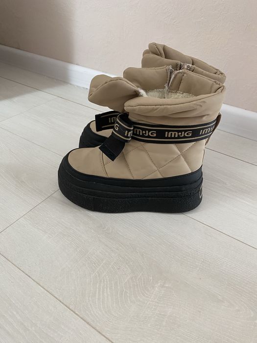 Зимові чобітки для дівчинки