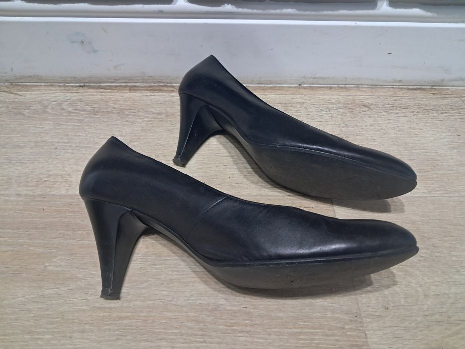 Szpilki Ryłko czarne roz.39