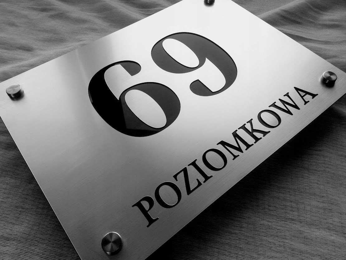 Tabliczka tablica na dom z numerem i nazwą ulicy grawerowana laserem