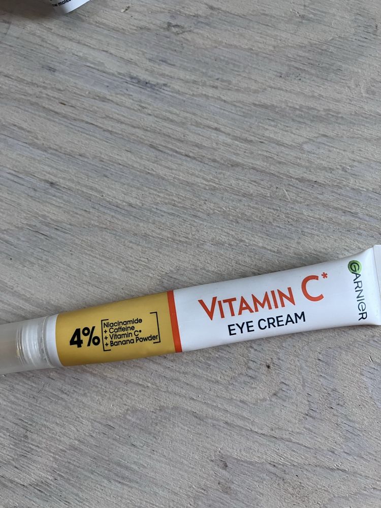 Kremy po oczy- garnier z witaminą C oraz Hagi krem przeciwzmarczkowy