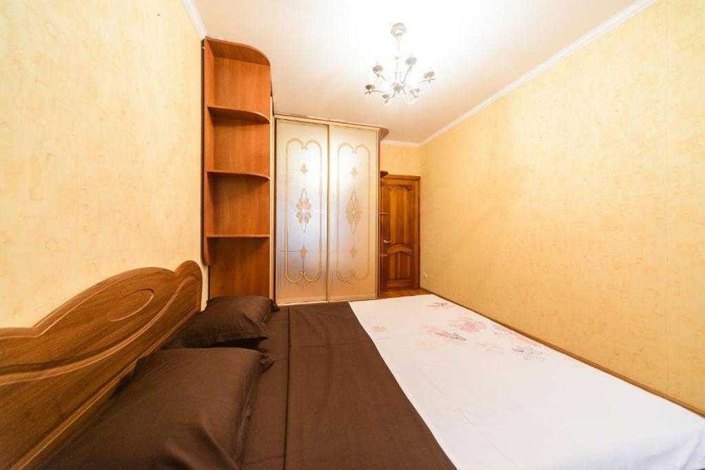 2к ЛЮКС біля метро Дарниця, новий будинок, 6 спальних місць, подобово