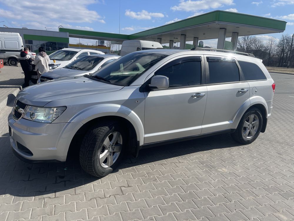 Додж Джорні (Dodge Journey)