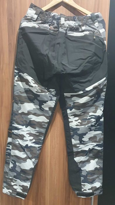 Nowe spodnie wędkarskie Savage Gear Camo Trousers , rozm.M