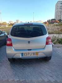 Renault Twingo cinza prata de 2008. Muito estimado