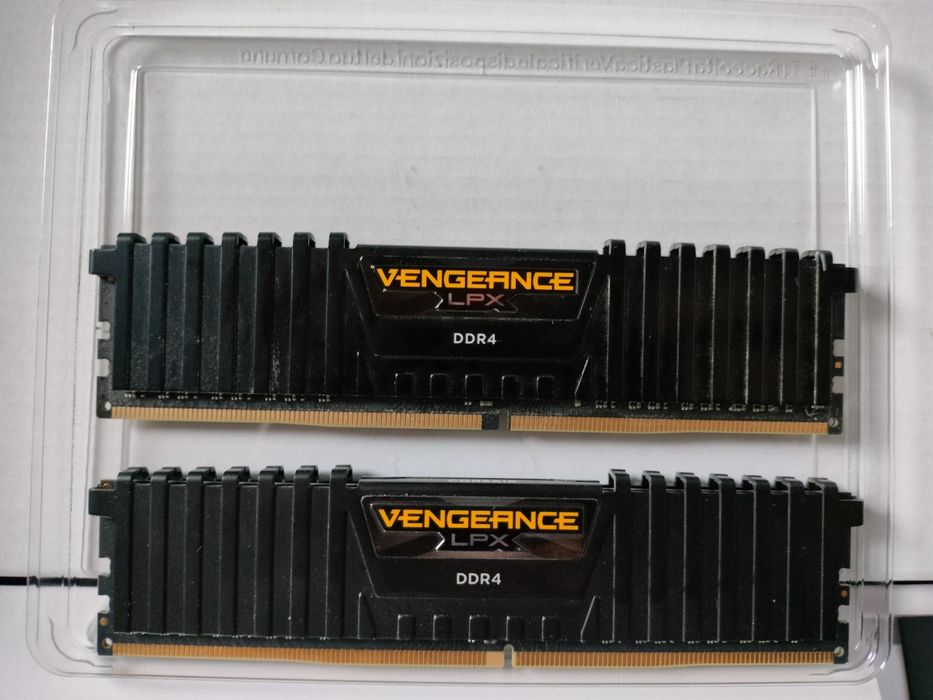 RAM Vengeance DDR4 2x8gb 2400MHz