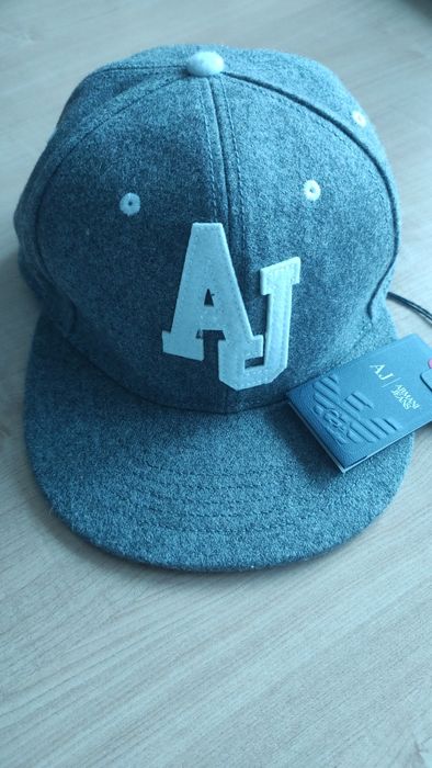 Czapka z daszkiem firmy Armani Jeans