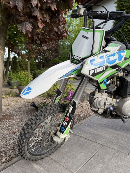 Pitbike Dritbike mrf enduro 4t pit bike cross YCF 150 pilot.