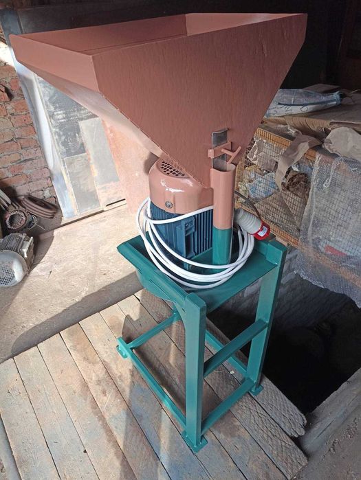 Зерноподрібнювач, млин, дку.