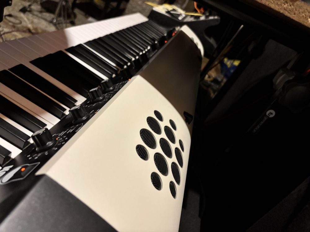 Teclado Korg sv 2s 73