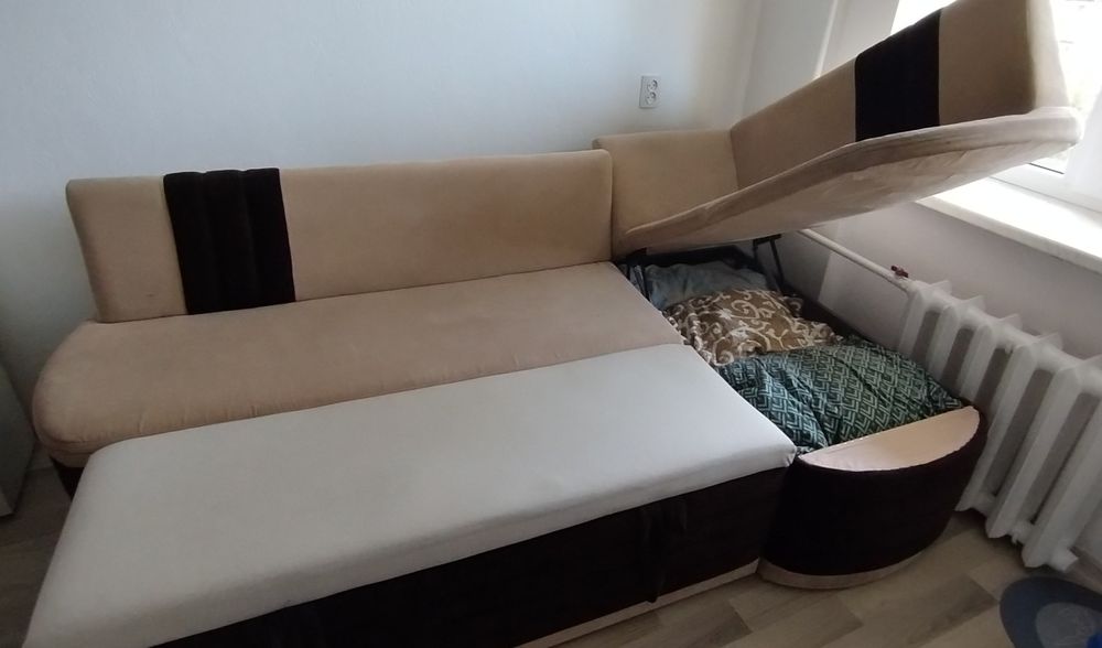 Кутовий розкладний кухонний диван з спальним місцем