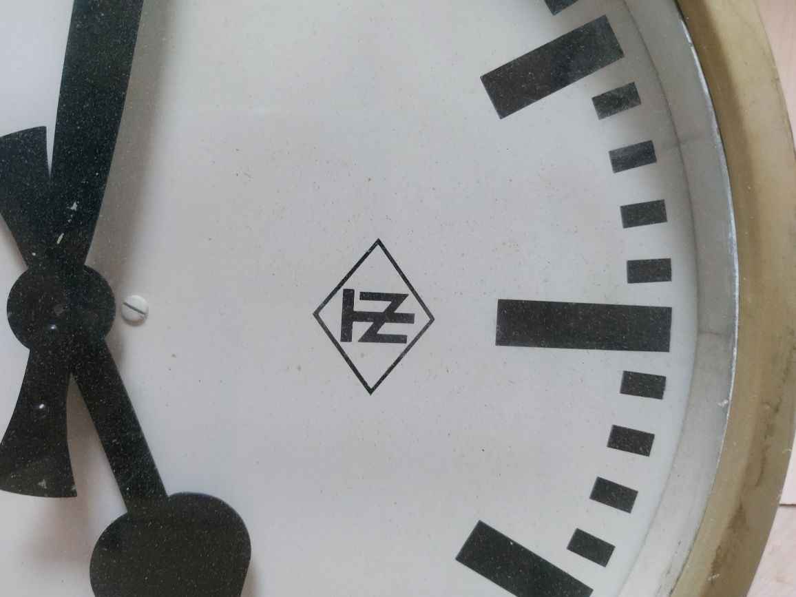 Zegar przemysłowy z niemieckiej firmy TN  produkującej telefony