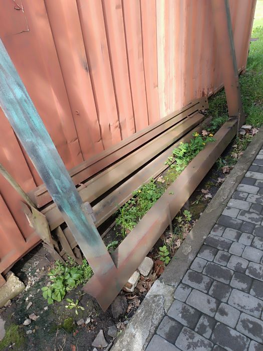 Гаражні ворота металеві з луткою нові