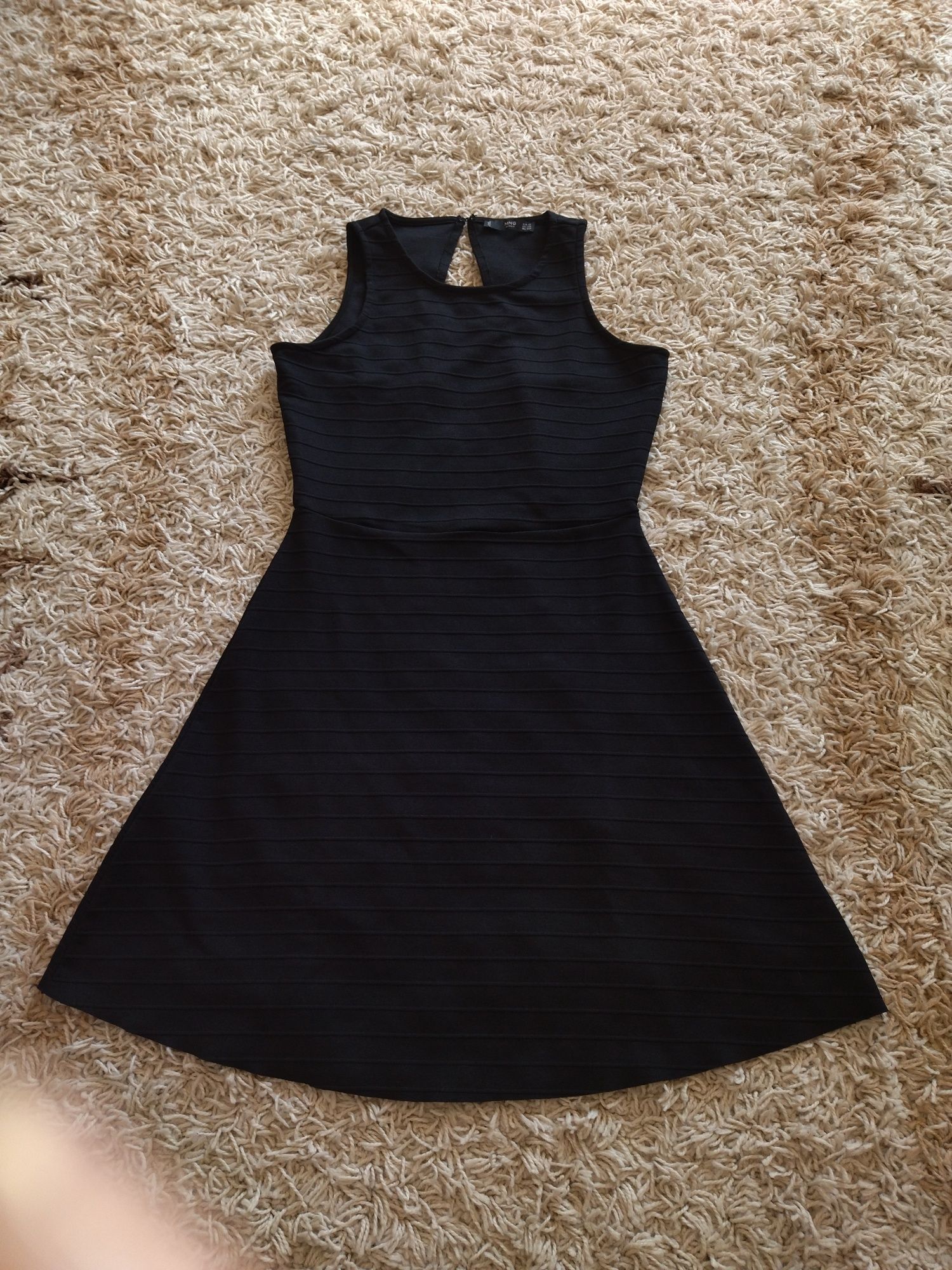 Sukienka sukienki mała czarna MNG